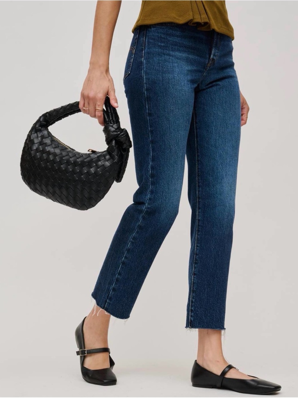 Urban Expressions Lizabeth Woven Knot Cluth